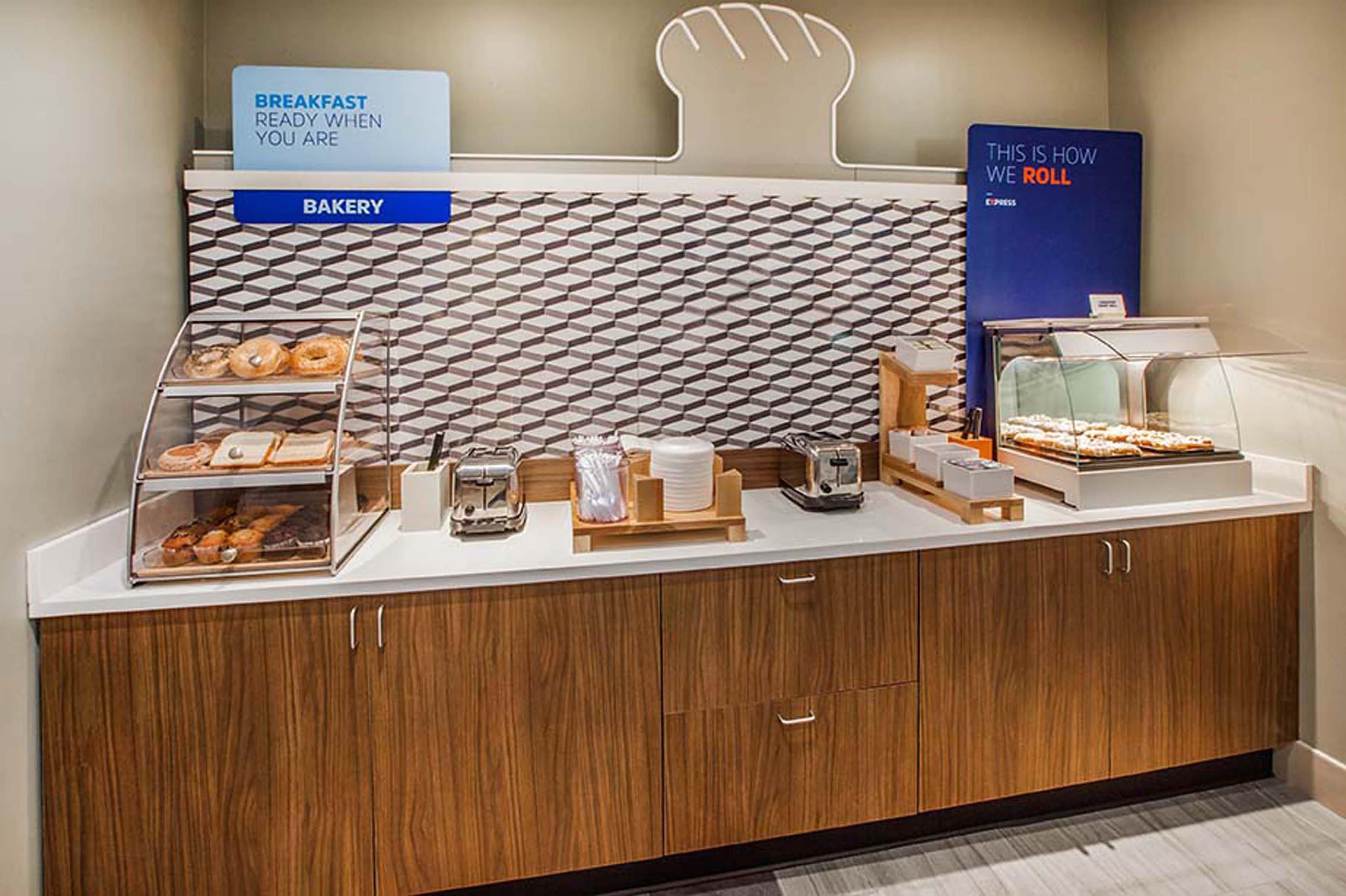 Holiday Inn Express & Suites San Antonio Frost Bank Center By Ihg Luaran gambar
