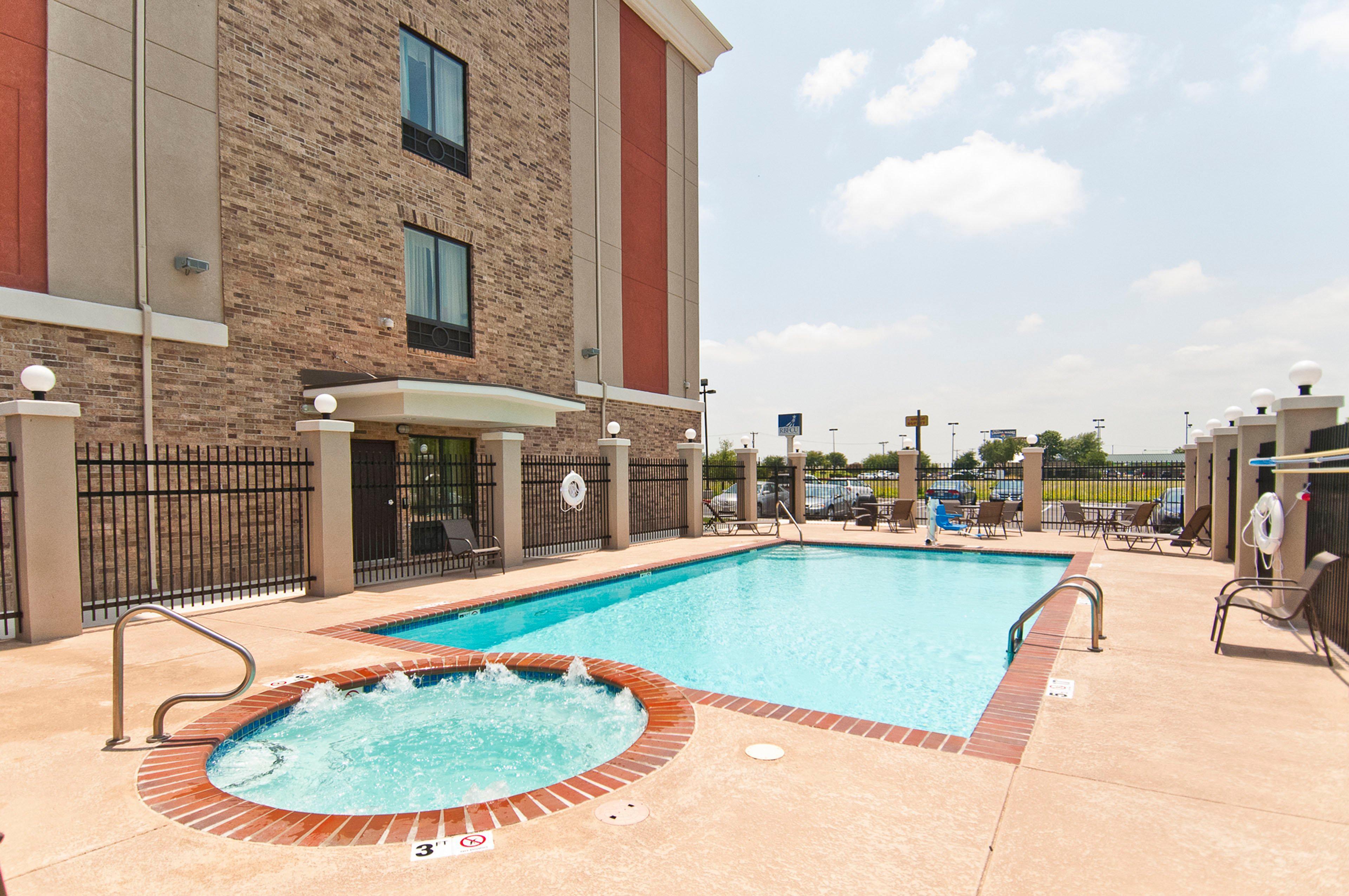 Holiday Inn Express & Suites San Antonio Frost Bank Center By Ihg Luaran gambar