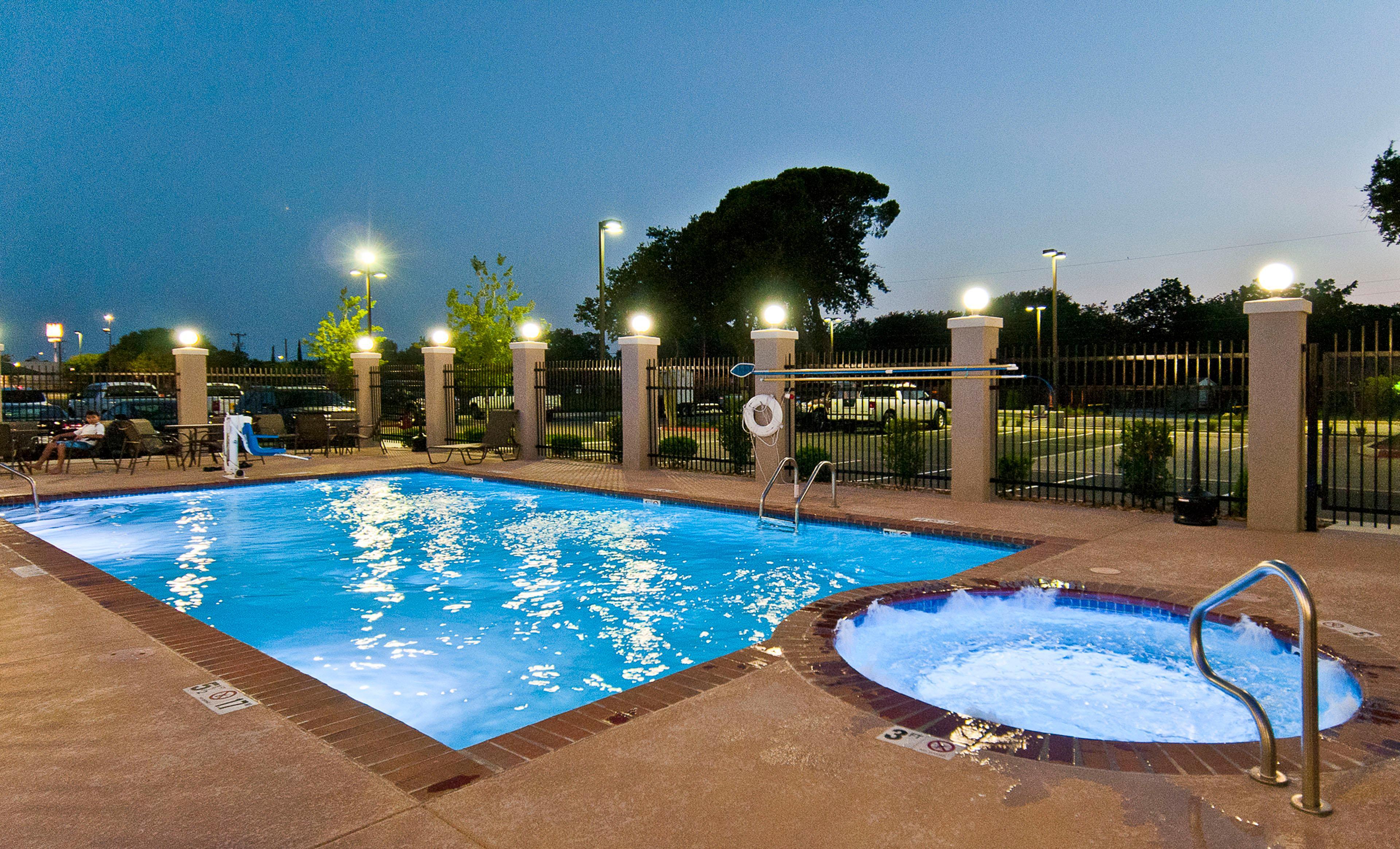 Holiday Inn Express & Suites San Antonio Frost Bank Center By Ihg Luaran gambar