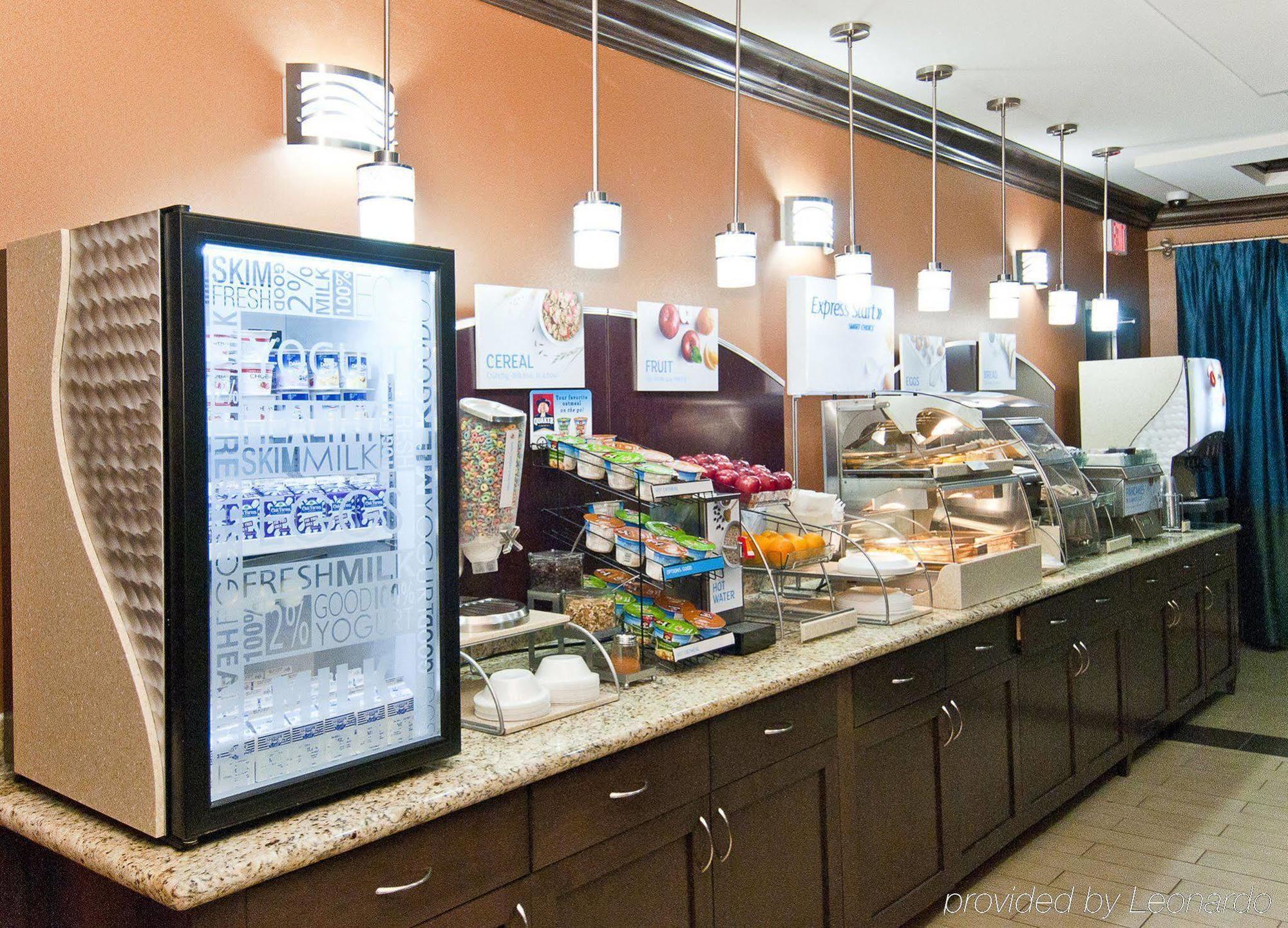 Holiday Inn Express & Suites San Antonio Frost Bank Center By Ihg Luaran gambar